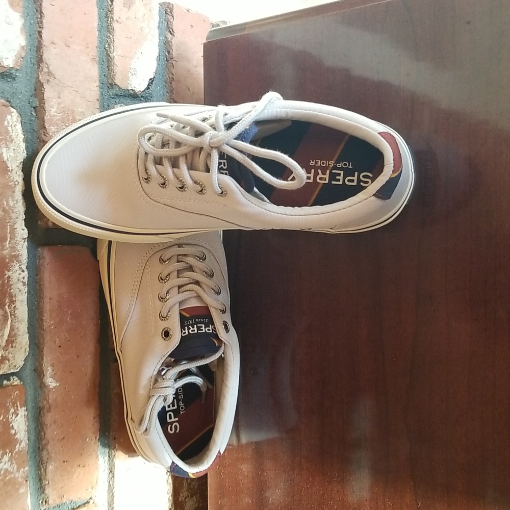 Sperry Mens tennis shoe  Size 7 (39)